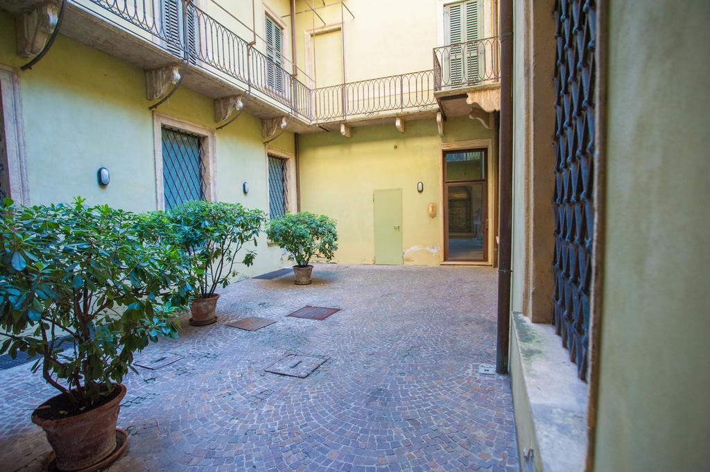 ヴェローナItalianflat - Palazzo Zeinerアパートメント エクステリア 写真